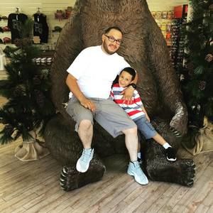 Meet your Posher, Raymond